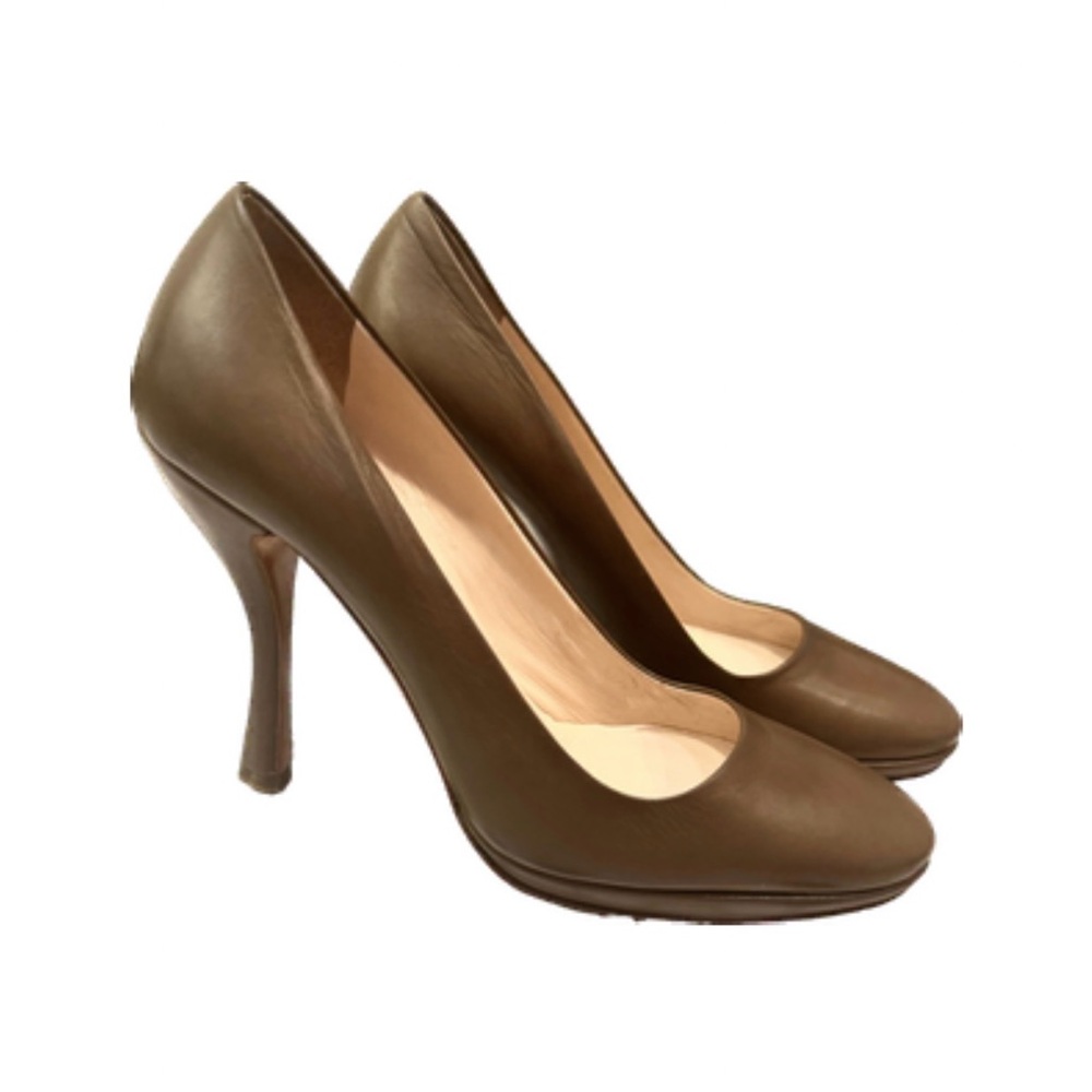 NWOT Prada olive green pumps, size 38, 4 inch heel, saffiano leather heels